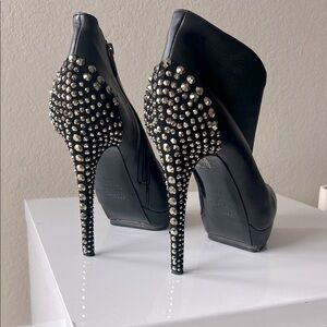 Le Silla Black and Gold Crystal Studded High Heels